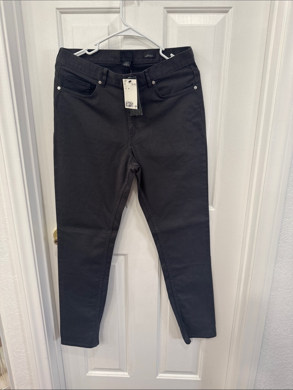 NWT.  Men Dark Gray 's Slim khakis